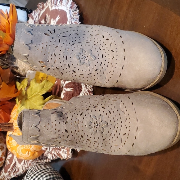 🌻Francesca's Open-heel Booties 🌻 - Picture 3 of 6